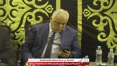 أشرف زكي ورامي عادل إمام يشاركان بعزاء كمال أبوالمجد (صور)