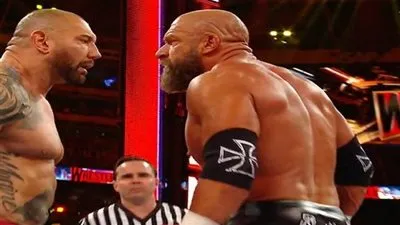 باتيستا يعتزل المصارعة بسبب تريبل إتش