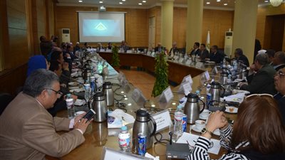 فى مبادرة الأولى من نوعها بالجامعات المصرية..جامعة بنها تعقد أول حوار مجتمعى لاستطلاع الأراء حول الكليات الجديدة (صور)