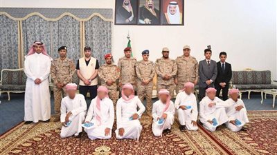 تحالف دعم الشرعية تعيد 7 أطفال يمنيين إلى ذويهم