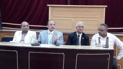 تعليم قنا يناقش تعميم كاميرات المراقبة في مدارس المحافظة 