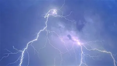 أمطار غزيرة وزخات برد تتواصل للمساء بالشرقية‬⁩ ومكة‬⁩ وعسير‬⁩