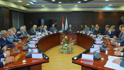 وزير النقل يفتح الباب للشركات الوطنية لتنفيذ أعمال البنية التحتية في السكك الحديدية 
