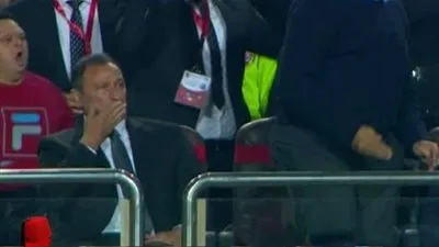 رد فعل جمهور الأهلي على تقبيل محمود الخطيب ليده