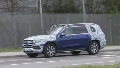 شاهد بالفيديو.. ظهور مرسيدس GLS الجديدة بتمويهات خفيفة