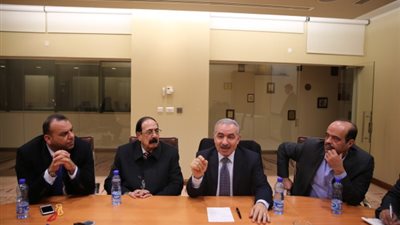 الحكومة الفلسطينية الجديدة تؤدي اليمين يوم السبت