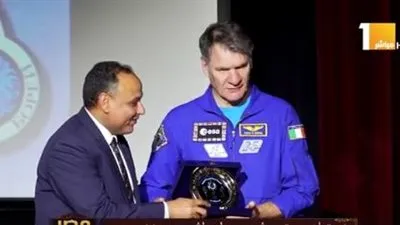 رائد فضاء إيطالي: 