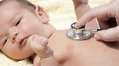 8 علامات مبكرة تدل على وجود مشاكل بقلب طفلك