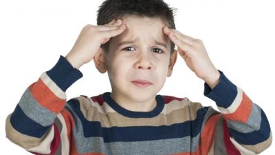 الصداع عند الاطفال.. الأسباب وطرق العلاج 