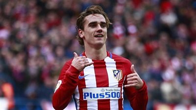 مدافع برشلونة يغازل 