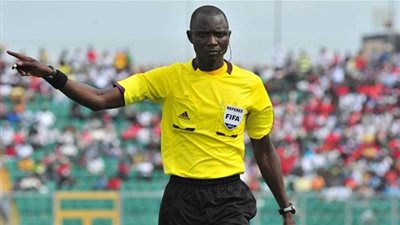 تاجر الأدوات الكهربائية الذي يتحكم في مباراة الأهلي وصن داونز