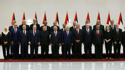 سابقة فريدة.. حكومة اشتية تعيد أداء القسم أمام الرئيس الفلسطيني