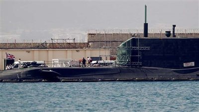 طرد طاقم غواصة بريطانية بعد الكشف عن تعاطيهم المخدرات