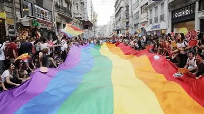 لاجئون سوريون من المثليين يرفعون دعوى على بريطانيا بسبب تركهم في تركيا