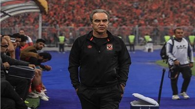 لاسارتي يظهر العين الحمراء للاعبي الأهلي قبل لقاء بيراميدز