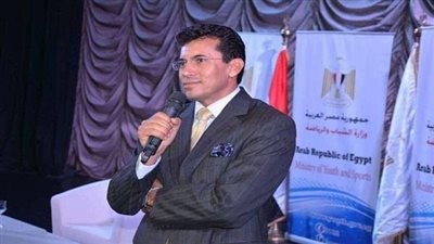 وزير الرياضة يدعم الترسانة بـ200 ألف جنيه