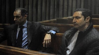 تأجيل محاكمة علاء وجمال مبارك في 