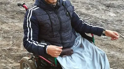 شاب بالشرقية بترت قدميه بسبب إصابة عمل يناشد المسؤولين الحصول على وظيفة