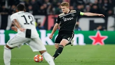 دي ليخت: أمستردام بأكملها فخورة بما قدمناه أمام يوفنتوس