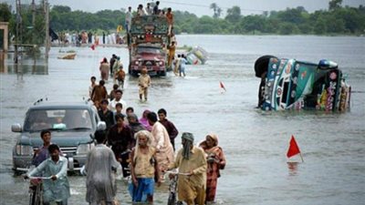 مقتل 50 شخصاً في الفيضانات بباكستان