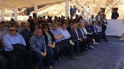 مدبولي وبعض الوزراء يشهدون كشف أثري جديد في الأقصر