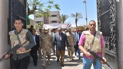 تأمين مشترك بين الجيش والشرطة أمام اللجان.. وكراسي متحركة لنقل ذوى الإعاقة بالفيوم