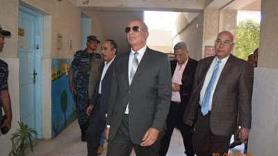 محافظ البحر الأحمر يتفقد استعدادات المقار الانتخابية للاستفتاء على التعديلات الدستورية بالغردقة (صور)