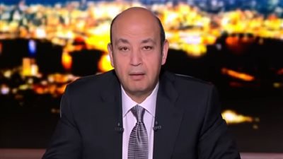 عمرو أديب مشيدًا بالمصريين في الخارج: أبطال