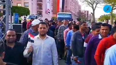 توافد المصرين على مركز شبابا التجمع الأول للمشاركة في الاستفتاء