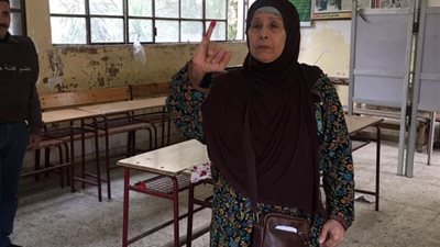 سيدة بعد الإدلاء بصوتها في الاستفتاء: 