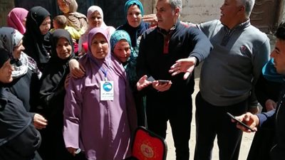 السيدات يدلون بأصواتهن بمدرسة السلامون الابتدائية بههيا (صور)