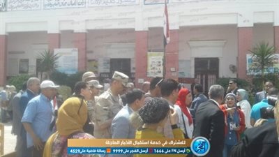 أتوبيسات جامعة قناة السويس تنقل الطالبات اللجان الاستفتاء (صور)