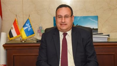 محافظ الإسكندرية: المواطنون يحبون بلدهم ويعبرون بمشاركتهم في الاستفتاء (فيديو)
