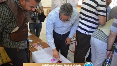 وزير الآثار يدلي بصوته في الاستفتاء على التعديلات الدستورية بالأقصر (صور)