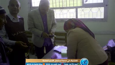 وكيل تعليم القليوبية يدلي بصوته في الاستفتاء بلجنة مدرسة أم المؤمنين ببنها (صور)