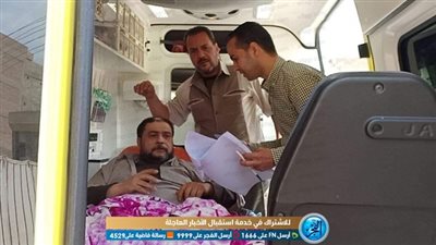 مواطن يدلي بصوته في سيارة إسعاف بشبين القناطر 