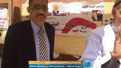 نقيب الصحفيين يشارك في الاستفتاء على التعديلات الدستورية (صور)