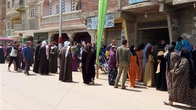 إقبال كثيف من المواطنين على المشاركة بالاستفتاء بشبرا الخيمة (صور)