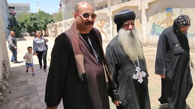 أسقف نجع حمادي وتوابعها يدلي بصوته في الاستفتاء على التعديلات الدستورية (صور)