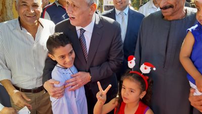 محافظ الأقصر يتفقد لجان إسنا لمتابعة سير التصويت على التعديلات الدستورية (صور)