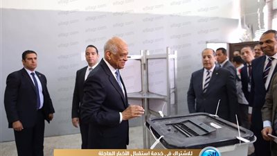 رئيس البرلمان يشارك بالاستفتاء على التعديلات الدستورية (صور)