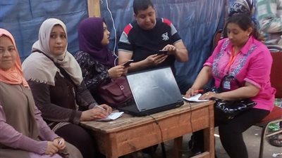 إقبال كثيف للسيدات بلجان الاستفتاء بقها (صور)