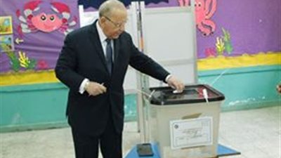 وزير العدل يدلي بصوته بالاستفتاء: إقبال جموع المواطنين على المشاركة دليل على الوعي (فيديو)