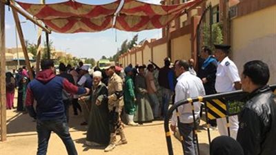 الشباب يتصدرون المشهد في المشاركة بالاستفتاء بلجان القرية الذكية (فيديو وصور)