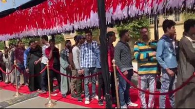 توافد المواطنين للمشاركة في الاستفتاء بمدينة بدر (فيديو وصور)
