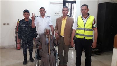 رغم إعاقته البصرية.. عم عبد السلام يصر على المشاركة في الاستفتاء بالغردقة (صور) ‎