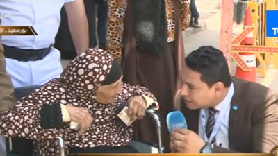 أكبر معمرة في بورسعيد: بحب السيسي ومن غيره 