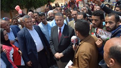 محافظ بني سويف يتفقد لجان الاستفتاء.. ويؤكد: 