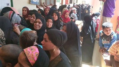 إقبال متزايد على لجان الاستفتاء بأسيوط ومتابعة لحظية من غرفة العمليات