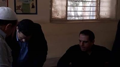 رئيس مدينة شبين الكوم بالمنوفية يتابع سير عملية الاستفتاء ويدلي بصوته (صور)